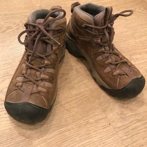 Women’s hiking boots